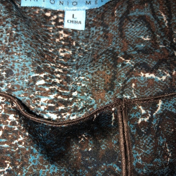 Antonio Melani size Large blue 3/4 sleeve silky reptile print top - Picture 2 of 6